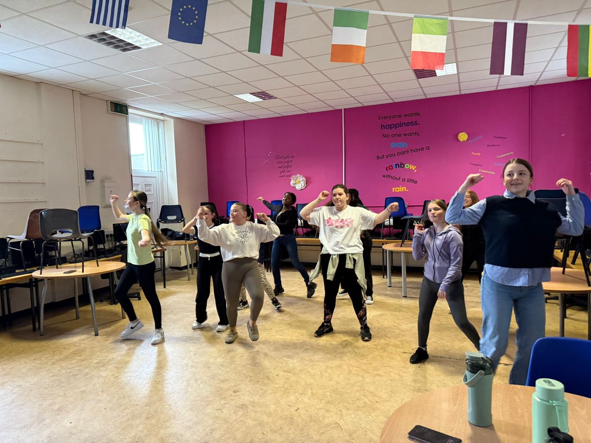 colnanonagle's tweet image. The Summer Programme kicked off with a bang: baking treats, a high energy dance off and a mini musical performance! A brilliant start to two weeks of fun and creativity!