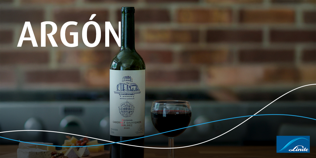 ¿Sabías que el argón es un aliado secreto en la conservación de vinos? 🍷 

Este gas noble se inyecta en botellas de vino y envases para desplazar el oxígeno y evitar la oxidación, lo que ayuda a mantener los productos frescos por más tiempo y conservar su sabor original.