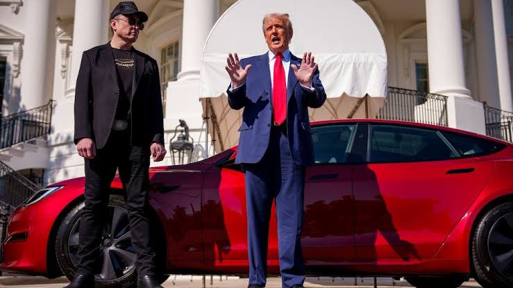 🚨 BREAKING: Trump non abbandona Tesla e Starlink: "Auguro il meglio a Elon Musk"