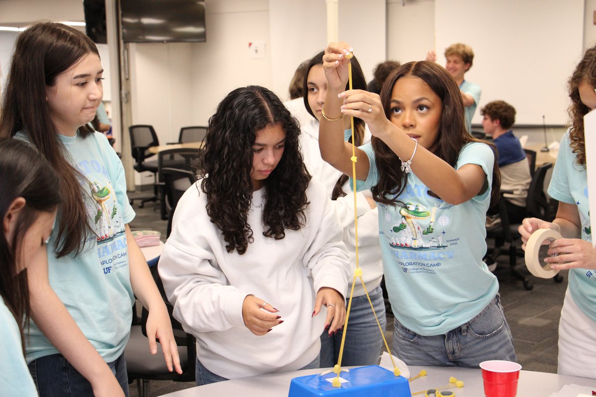 💊🐊 Today is the first day of our Gator Pharmacy Exploration Camp! This week, these bright high school students entering their senior year will have a chance to explore what it takes to become a pharmacist while discovering opportunities on their pathway to pharmacy! #UFPharmacy