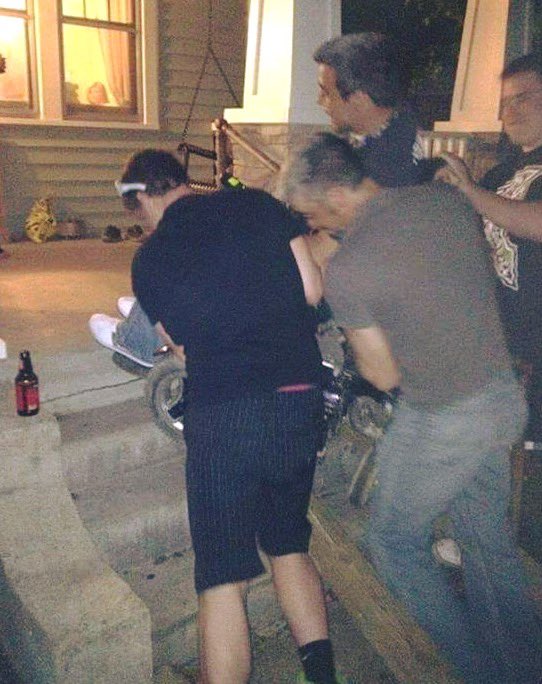 When you're in a #wheelchair and she says "come over, no one's home"....🫣😆😂

For anyone who likes a bit of #wheelchair #humor, check out our shop:
USA 👉WHEELCHAIRFUNSTUFF.COM
EUROPE 👉 WHEELCHAIRFUNSHOP.COM