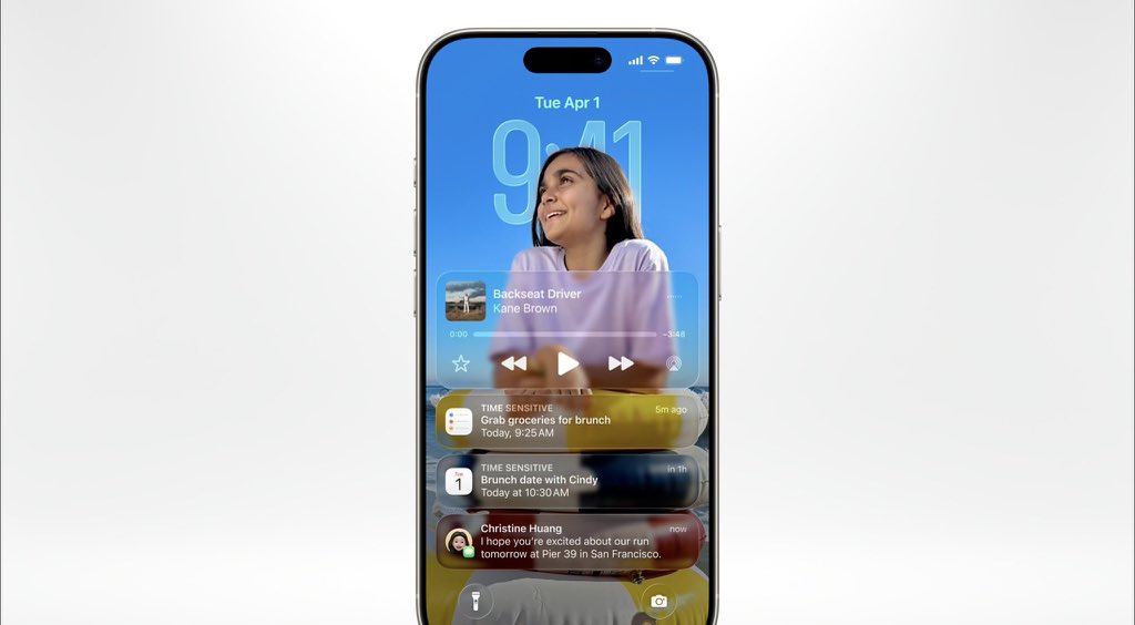 📱✨ FLASH | Apple a dévoilé le nouveau design de #IOS26, qui sera translucide. 

Vous aimez ? 🤔