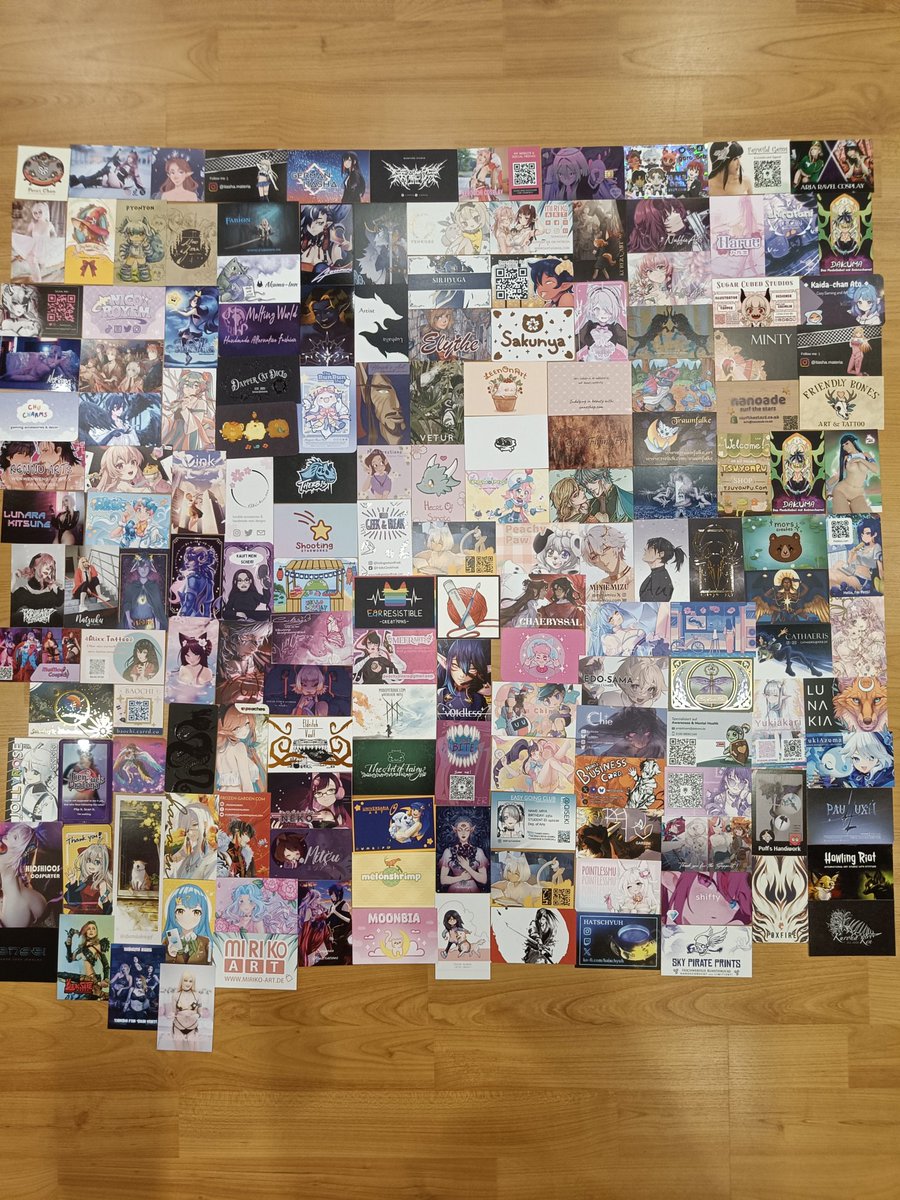 Hab auf der dokomi ein paar business cards gesammelt. Die sehen alle wirklich super cool aus. Danke an die amazing artists. Ich werd mich dann wohl mal daran machen allen ein follow da zu lassen.