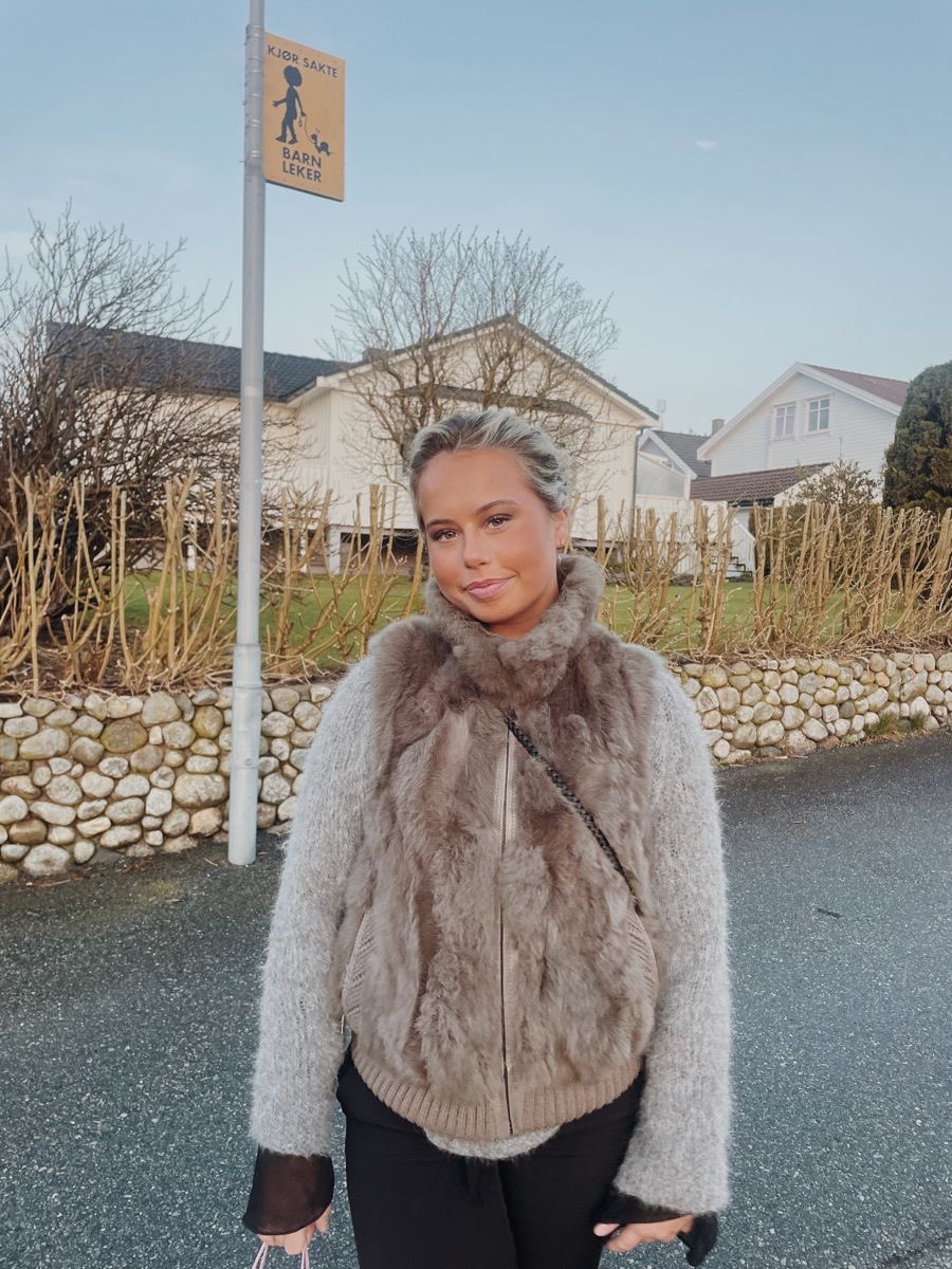 EvaWCountess's tweet image. Most times we are scared 😱 of darkness but the hard truth to believe is that it’s the most safe and quiet place 😍❤️🥰