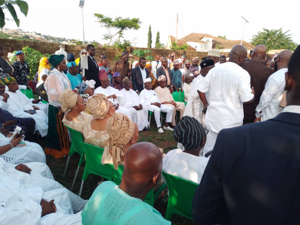 Sankojay's tweet photo. The Deputy Vice-Chancellor, Development, Prof. Mufutau Atayese and the Chief Imam, Prof. Idris Ayinde represented the University Management at the burial. https://t.co/Qo3t8UUD1V