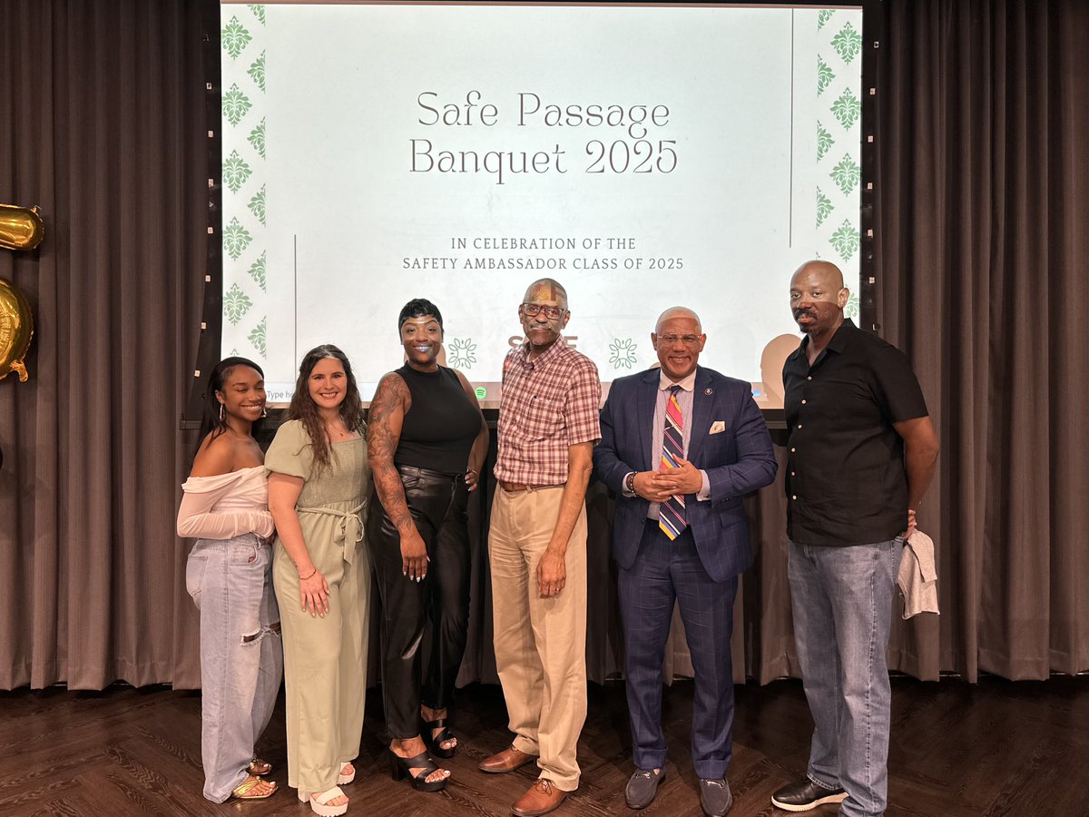 Safe Passage held a Senior Banquet to recognize 12th Graders for their achievements as they graduated high school last week. Additionally, 8th graders were recognized.

Thank you to all the Student Safety Ambassadors and to all families who joined to celebrate their achievement!