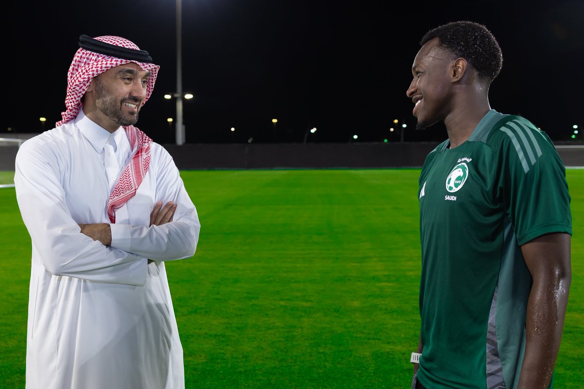 بدعمه المعتاد؛ سمو وزير الرياضة <a href="/AbdulazizTF/">عبدالعزيز بن تركي الفيصل</a> يحضر مران الأخضر🇸🇦💚