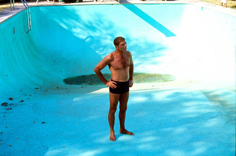 The Swimmer (El nadador, Frank Perry/Sidney Pollack, 1968) es una auténtica obra maestra que se adentra en las fracturas de su protagonista y en su irremediable paraíso perdido. Basado en un increíble y nihilista relato de John Cheever, la película es un descenso a los infiernos.