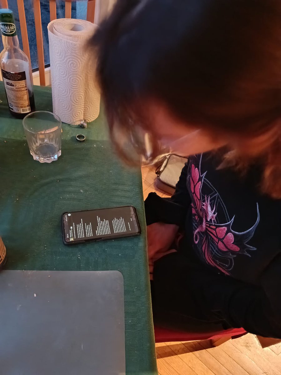 En direct de chez moi où ma copine découvre <a href="/Moulkator/">Moulk</a> avec délectation