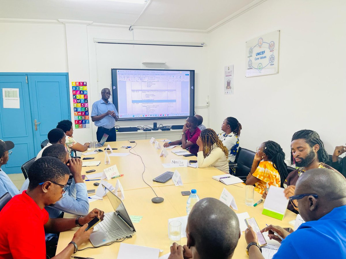 ajevoh's tweet photo. 1/2 #Yaoundé : Renforcement des Capacités en Gouvernance et Leadership Transformationnel ! 🚀
Un atelier clé, initié par Frontline AIDS &amp; @unicefcameroon, a outillé des organisations comme @ajevoh,@CAMFAIDSETDROIT,@recajplus2016 sur la bonne gouvernance et le leadership. https://t.co/mS7Lmsa3RA