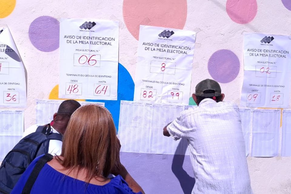 CNE inicia lapso de postulaciones para las elecciones municipales #TalCual #ClaroyRaspao

Web: talcualdigital.com/cne-inicia-lap…