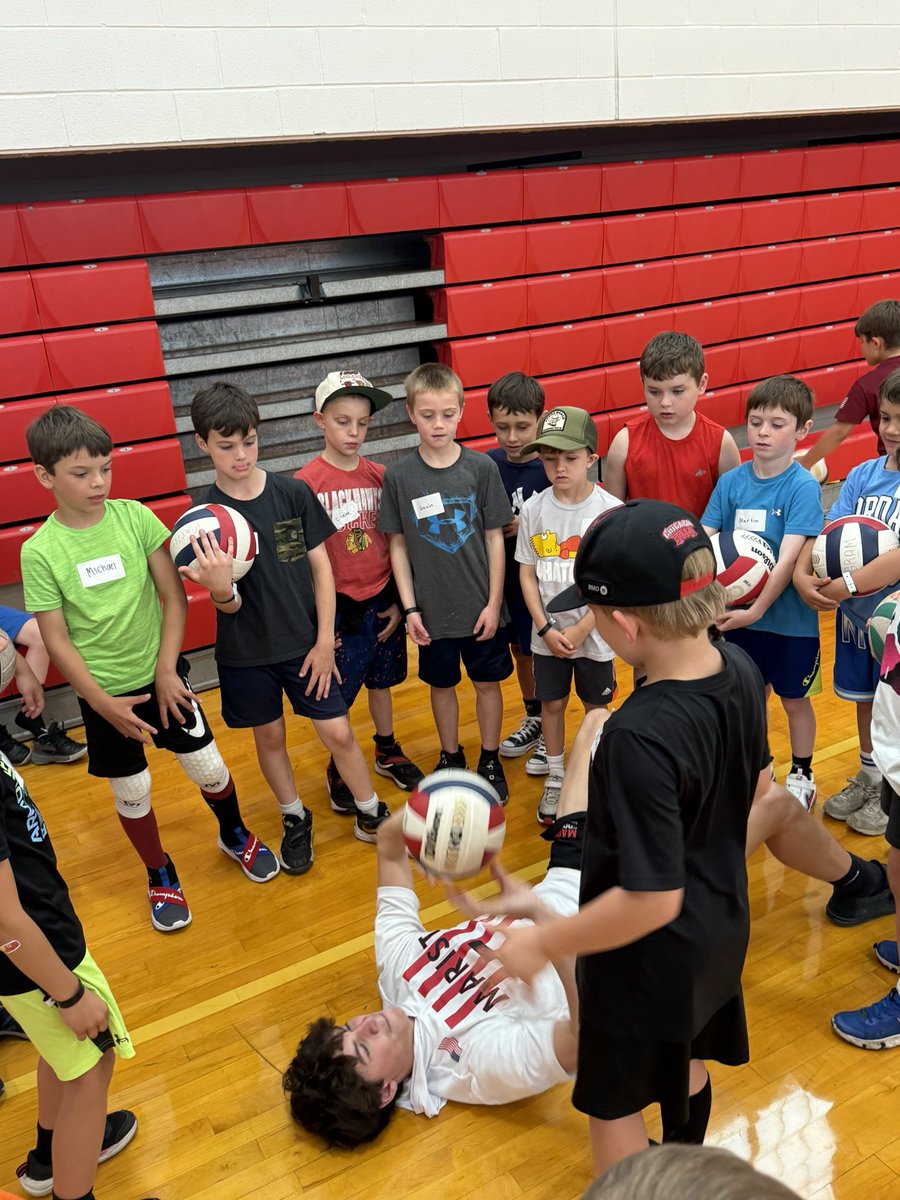 RedHawkVB's tweet image. Kiddie Campers were fired up to learn from the Illinois State Champs after completing another School Year #ProgramSweep ๐๐