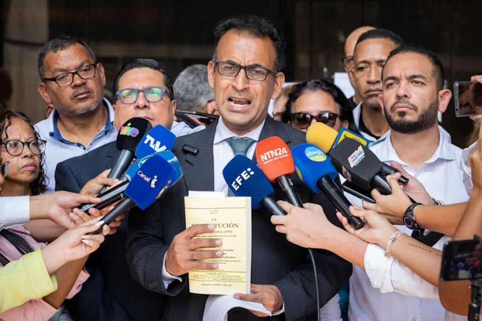 Eduardo Torres cumple un mes preso: Provea exige información oficial sobre su situación #TalCual #ClaroyRaspao

Web: talcualdigital.com/eduardo-torres…