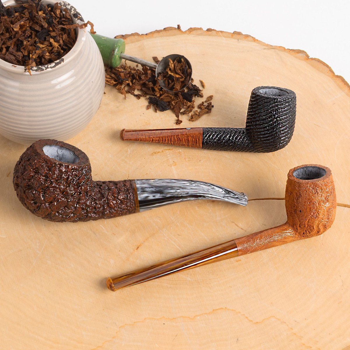 Chris Askwith reimagines classic Anglo-French forms through a modern lens, as evidenced by today's three new pipes: a rusticated Nosewarmer Billiard, a sandblasted Billiard, and a rusticated Author.
Shop Now: smokingpip.es/Askwith

#SmokingPipes #PipeCommunity #ArtisanPipes