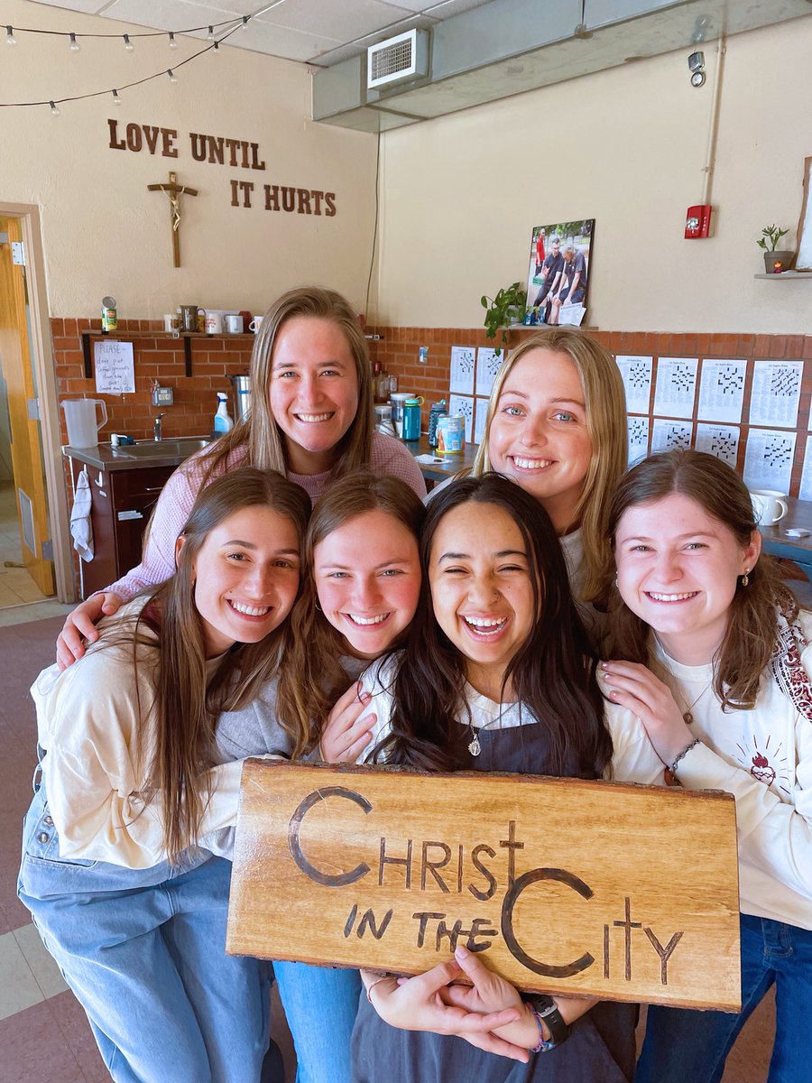 Kimberly Carlson has spent years giving back—whether traveling with mission groups or caring for patients. The first-year PA student’s heart for service is what drew her to PC and continues to shape her journey in medicine. 👏

🔗 presby.edu/about/2025/05/…