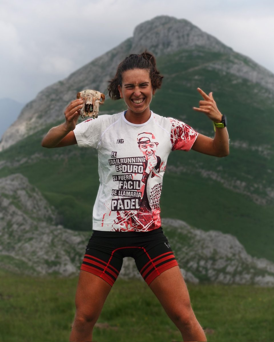 Lo que empezó como una broma,
se ha convertido en uniforme de batalla.
Y aunque no lleve capa..... te puede hacer sentir invencible. Guauuu guauuuuu

📷 Entrenando con mi becario #aitapower