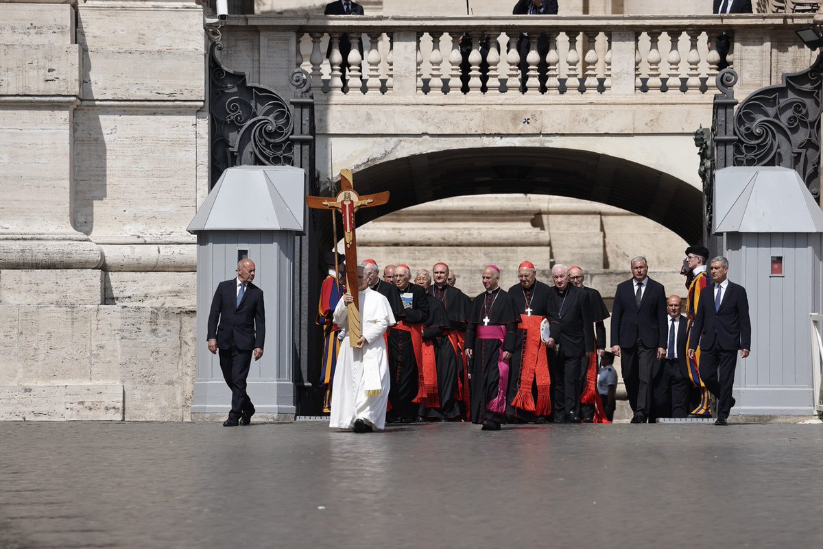 Earlier today, to mark the Jubilee of the Holy See, #PopeLeoXIV carried a Jubilee cross and led a procession of Holy See officials through the Holy Doors of St. Peter's Basilica.

Read more about this celebration from <a href="/vaticannews/">Vatican News</a>: vaticannews.va/en/pope/news/2… 

📸: <a href="/osvnews/">OSV News</a>