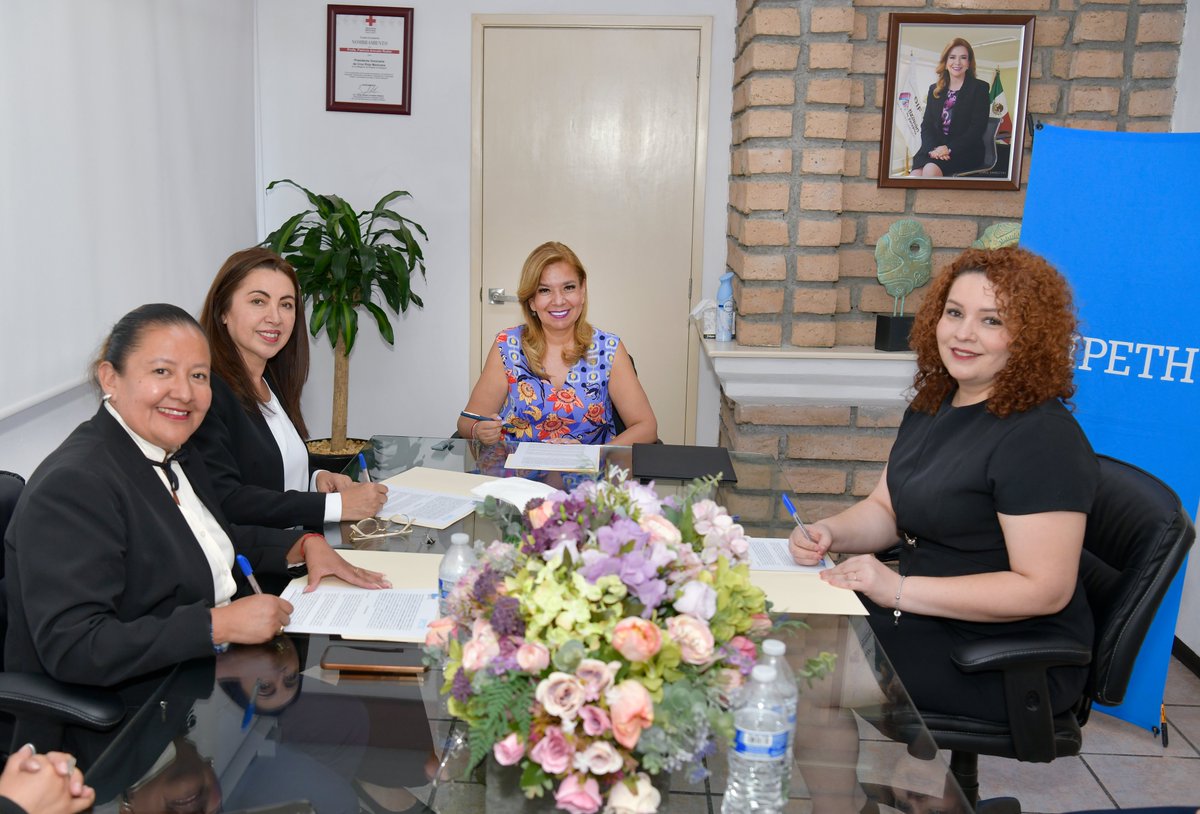 Comprometida con la salud de las y los atizapenses, Paty Arévalo, Presidenta de #DIFAtizapán firma convenio con el Instituto Profesional en Terapias y Humanidades IPETH, con lo que se estará ayudando en su Servicio Social y prácticas profesionales a jóvenes de la carrera de