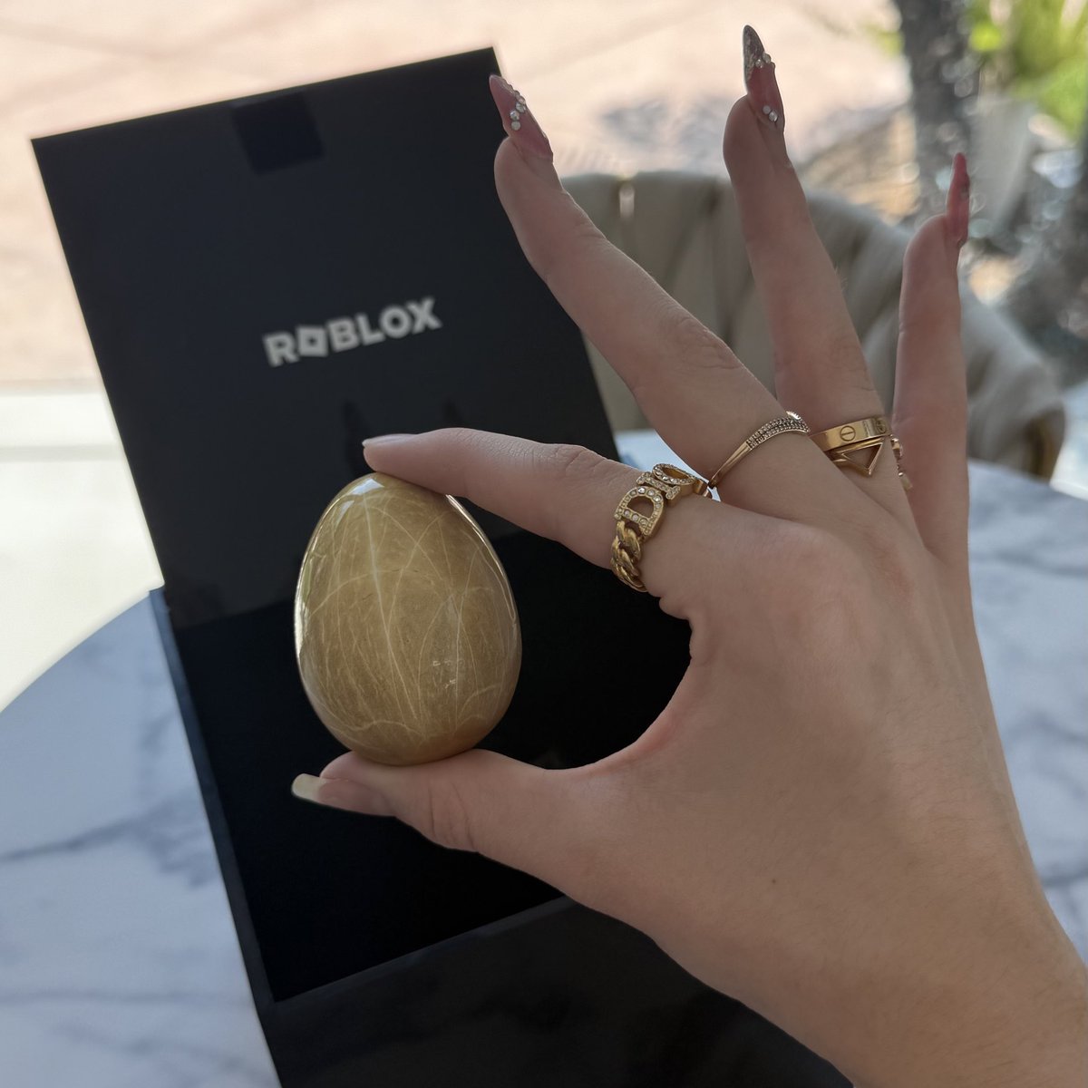 What does this EGG from ROBLOX MEAN?! Egg hunt?! 🙈👀 #roblox #egghunt