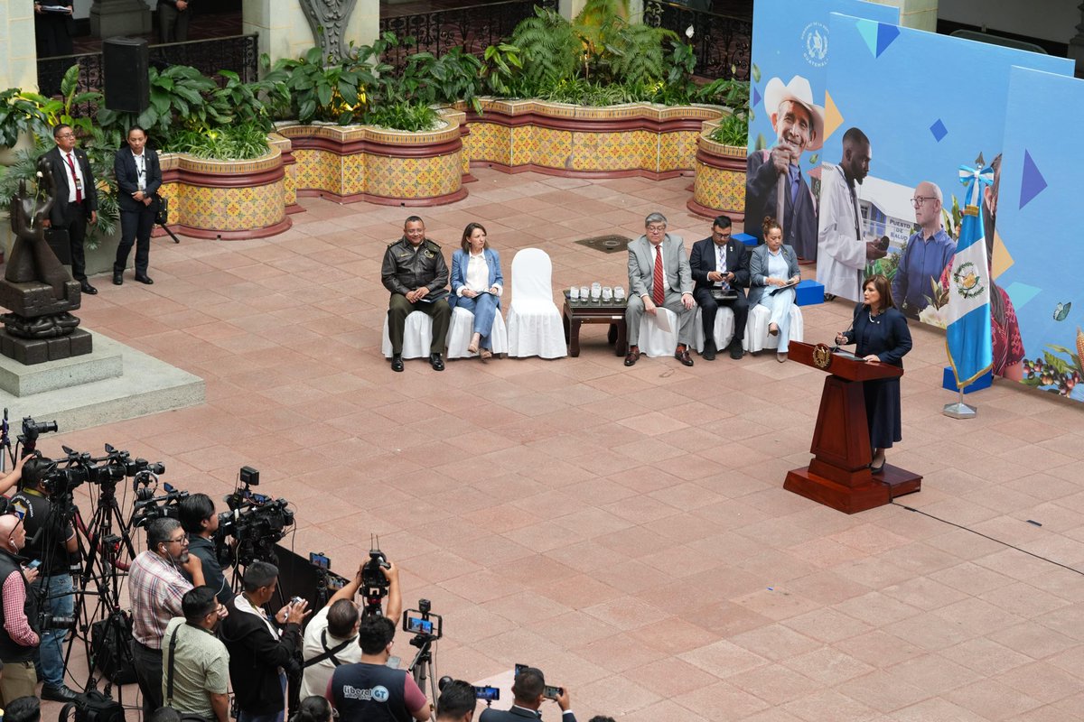 🔷Iniciamos la semana con #LaRonda, compartiendo los avances alcanzados en infraestructura, inversión social para mujeres, atención a migrantes retornados, educación ambiental e investigación científica para el cuidado del Lago de Atitlán.

#ElPuebloDignoEsPrimero