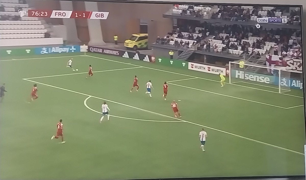 Djöfull eru Færeyingar með töff völl !