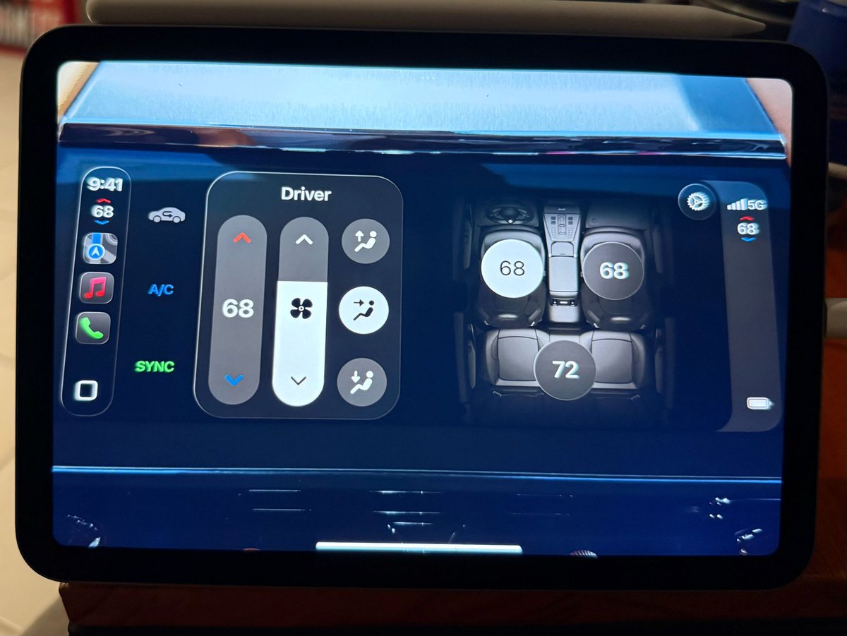 apple carplay ultra 26: empresas deveriam ser proibidas de colocar tantos controles do carro em touchscreen. sobram evidencias de que é inseguro. empresas tb deviam precisar colocar dispositivos de segurança p/ quem está fora, tipo sensores e freio automático (obrigatório!)