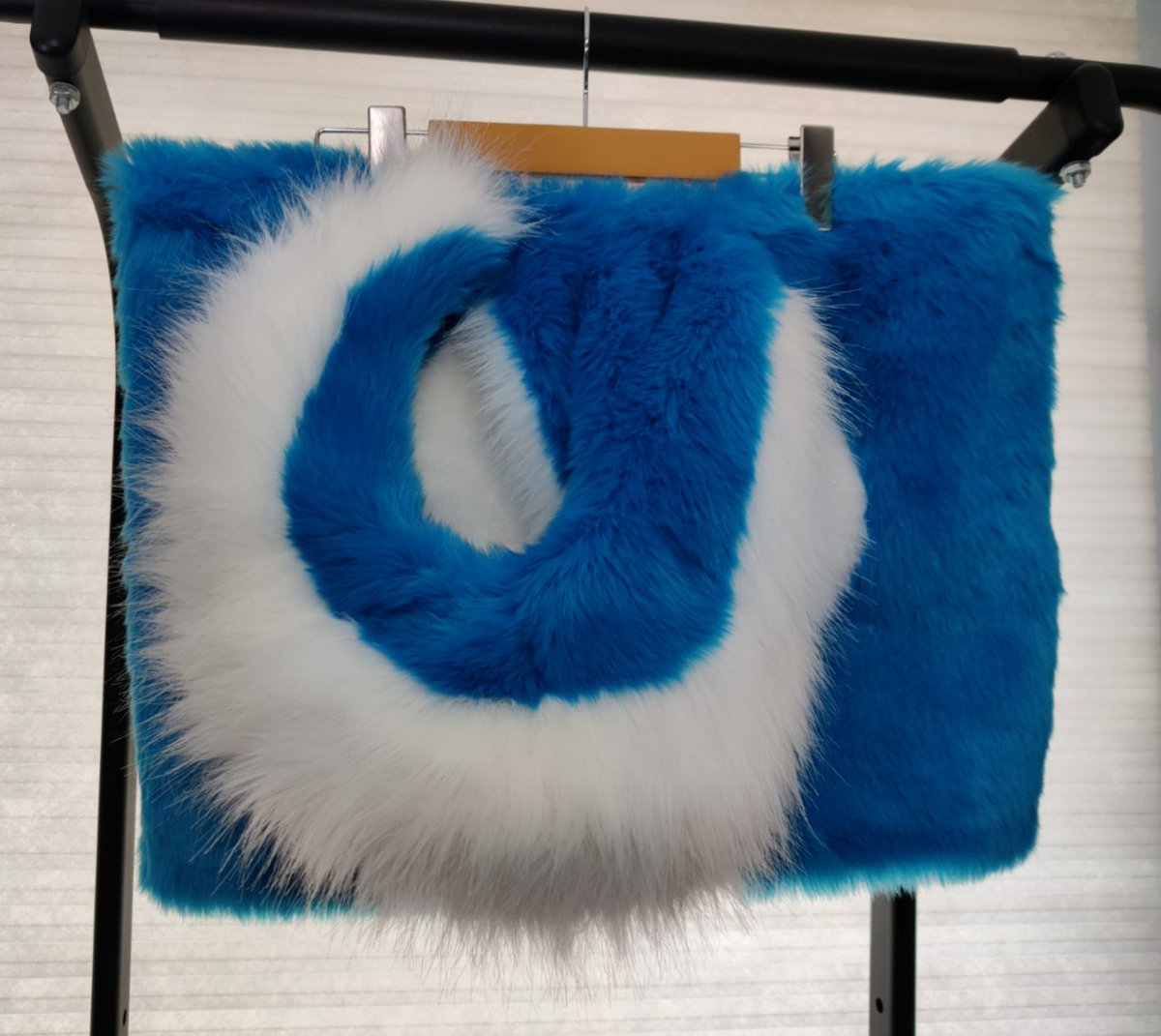 NobleGalactic's tweet image. Finished up a Blue and White Husky Sheath Boxer set. (sheath and ball pouch holds your own bits).
The sheath Style is Style 3. 
With Tail and Rear zipper. 
(stuffing in the tail is removable for washing)

If interested in a custom set of boxers, jocks, etc. Feel free to DM me.