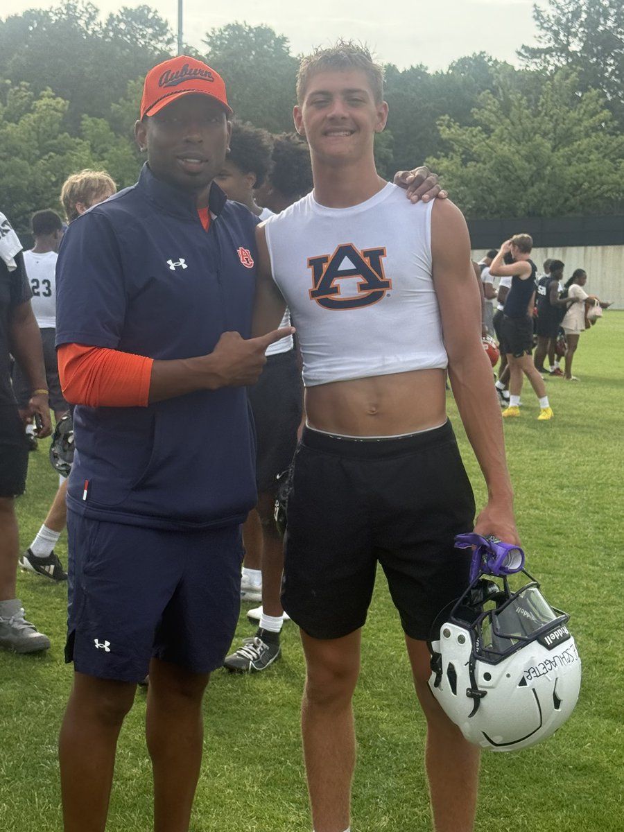 EliSchlageter13's tweet image. Auburn camp in the books! Thank you for all the coaching staff.🦅🟠🔵#WDE