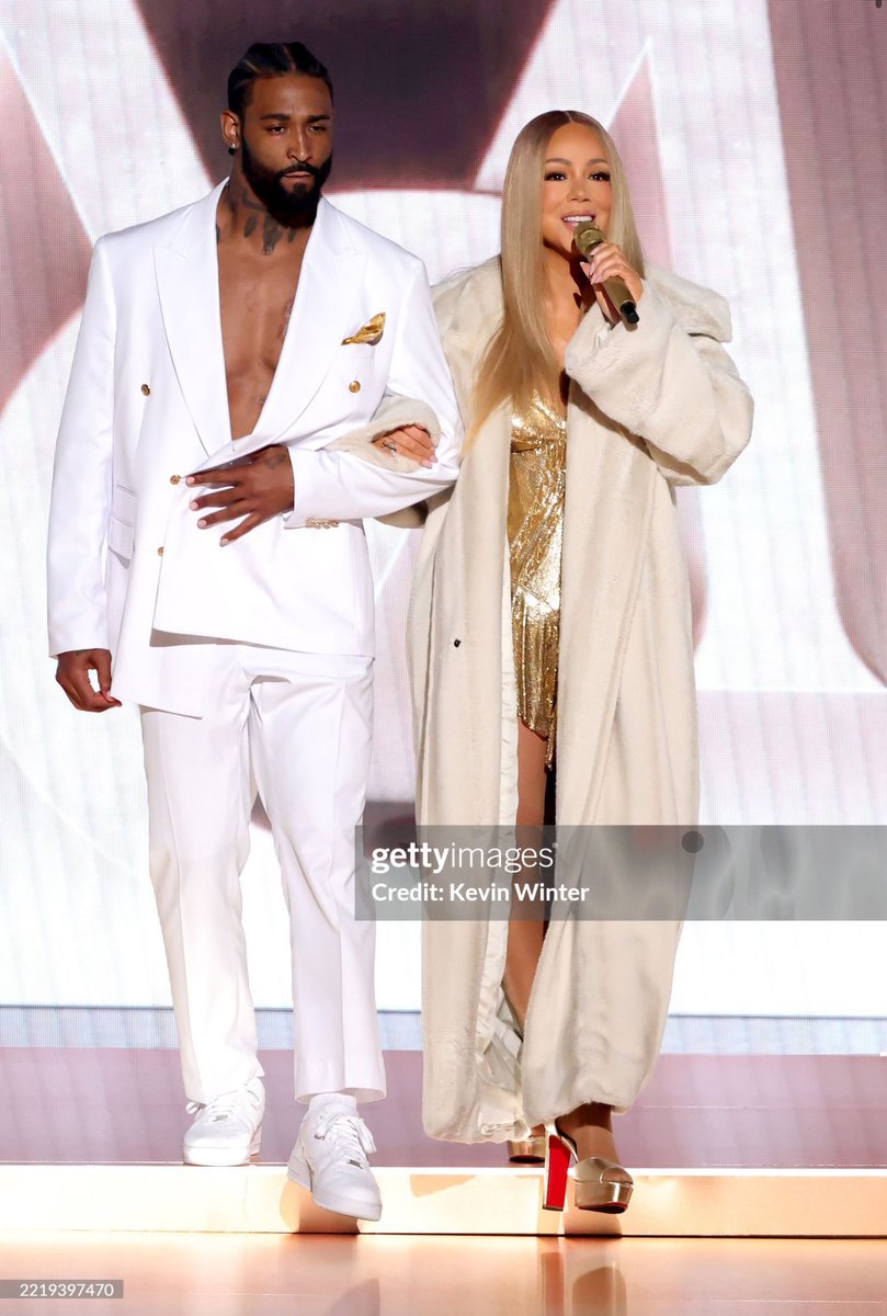InquisitiveCEnt's tweet image. Type Dangerous with #MariahCarey at the #BETAwards