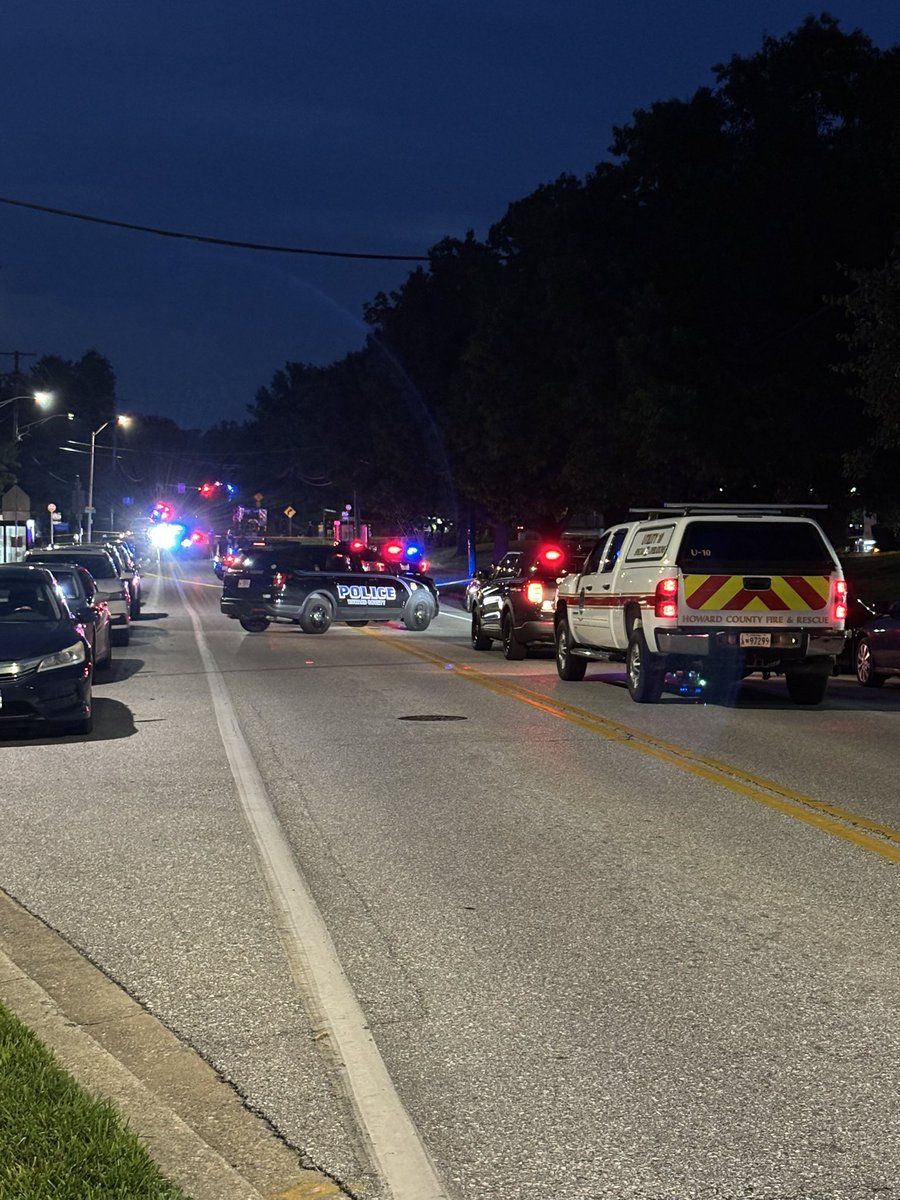 BREAKING: Large police presence on Oakland Mills Rd in Columbia. We expect to speak with authorities shortly. <a href="/WMAR2News/">WMAR-2 News</a>