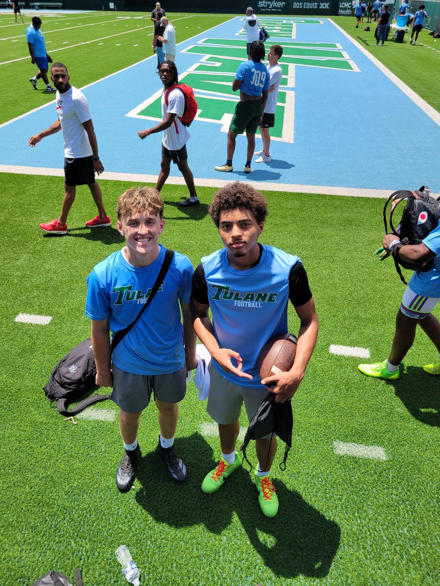 Coach_P43's tweet image. BTW 2028 QB @bwtrae made the trip to NOLA yesterday to camp at @GreenWaveFB #RollWave