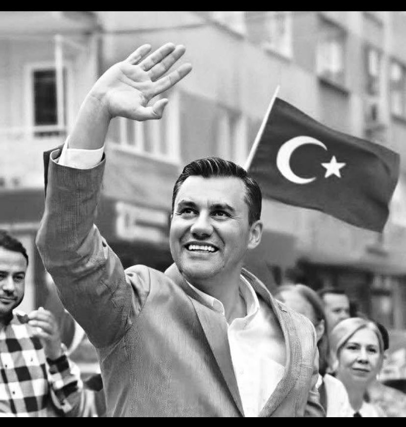 İnsanlar çok çeşitlidir herbiri kendini bir yönüyle belli eder. O belirtiryi aldığınızda kişiliğinize göre tasnif edip ya uzaklaşır ya da yakınlaşırsınız. İşte o hayat dolu, hizmet dolu, dürüstlük dolu ve vatanseverlik dolu bakışların kalacak hafızalarda ⁦@ferdizeyrek_⁩