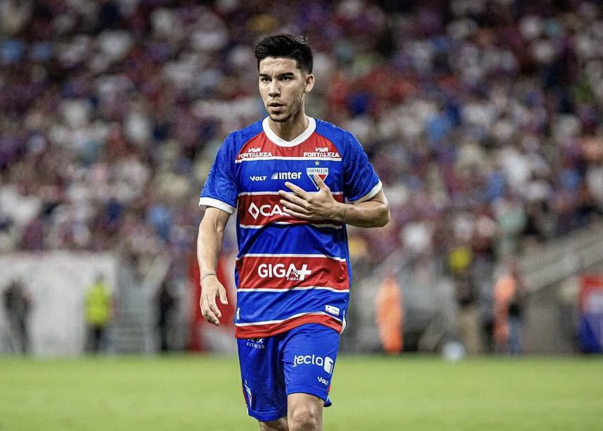 deportes24ar's tweet photo. 🚨🇦🇷Después de solo 6 meses, POL FERNÁNDEZ RESCINDIÓ de 'común acuerdo' con FORTALEZA y es JUGADOR LIBRE.

❓¿Cuál será su próximo destino?

ℹ️ @arevalo_martin - @LuchoSilveira. https://t.co/K3xq6xP0Ki
