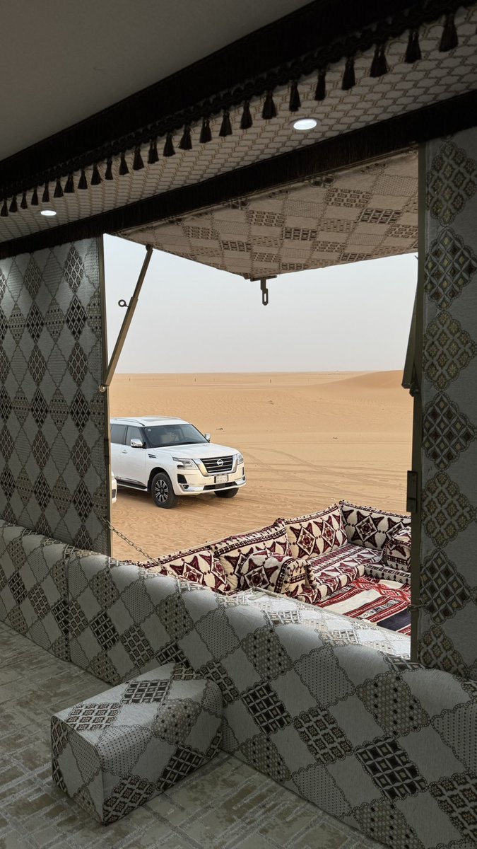 MAlshamakh's tweet photo. خسارتي فيك ياحبٍ خذته السنين 
ماهي خسارة مشاعر ذي خسارة عمر

اسرفت في كبرياي وقلت لاترجعين 
وفتحت للبعد ودروب القطاعه ممر 

طقوبي ابغى الخلا صدري م فيه اوكسجين 
ماني ببو بكر ياصـدري ولاني عمـر 

اسامر الليل وحداني وفيني حنين 
صديقي الشاهي الخادر ونور القمر https://t.co/1Nwm8yiYs7