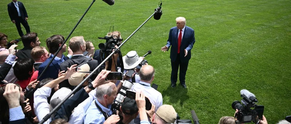 ARREST THIS MAN - 

President <a href="/realDonaldTrump/">Donald J. Trump</a> said his border czar, Tom Homan, should arrest Democratic California Gov. Gavin Newsom as the riots in Los Angeles continue. 

dailycaller.com/2025/06/09/don…

#news #LAriots #KnowWhatsRight