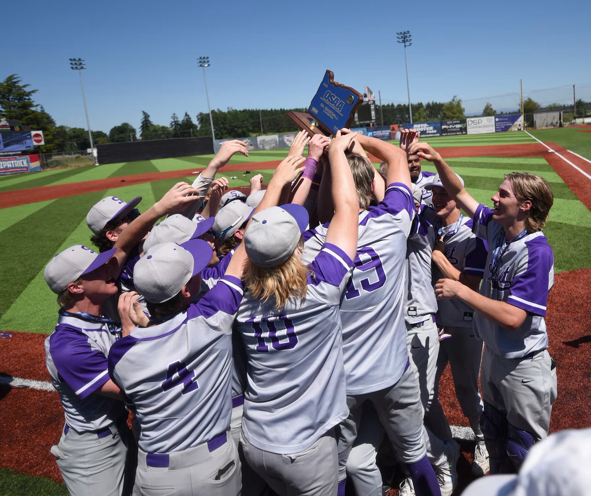 Luke_Sullivan2's tweet image. State Champs as we battled in a 6-5 win against Grant! Posted a .949 fielding percentage, a .308 BA, and .825 OPS throughout the regular season.
@BaseballNW @nwsummerleague @CoachGehring @NathanChoate22 @Joe7Perez @CoachKrout @Jamie_womack_ @AASchoolcraft