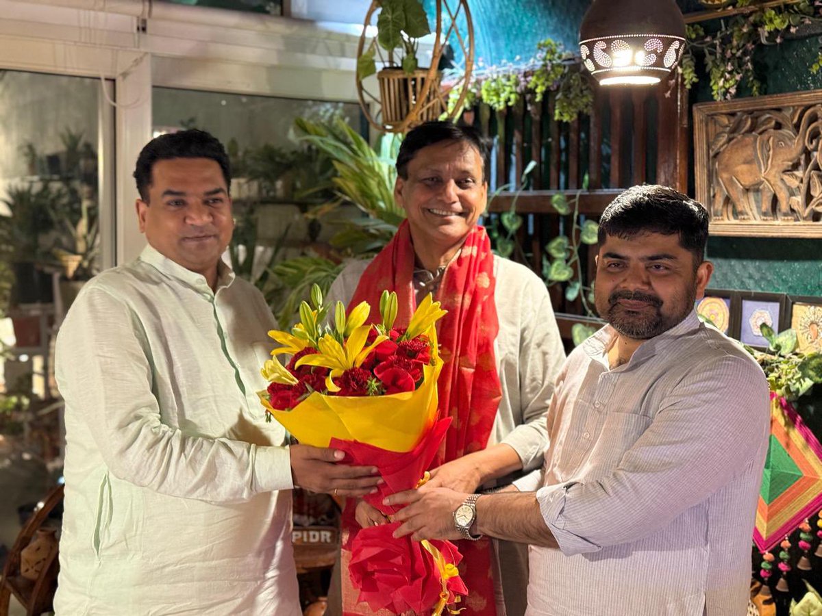 AvinashGurukul's tweet photo. आज निज आवास पर केंद्रीय गृह राज्य मंत्री श्री @nityanandraibjp जी , दिल्ली सरकार में कैबिनेट मंत्री @KapilMishra_IND  का आगमन हुआ , कई समसामयिक विषयों पर चर्चा हुई ! https://t.co/8wtAXn5GUr
