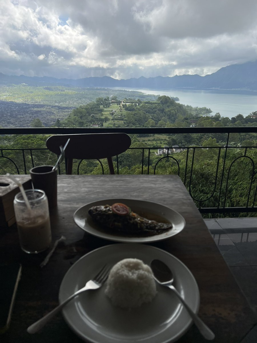 manwitheats's tweet image. Nyat-nyar with view