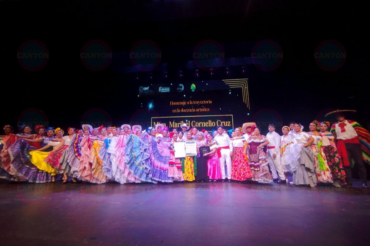 Tabasco HOY (@tabascohoy) on Twitter photo #GaleríaTH📸| Así se vivió la emotiva entrega de reconocimiento a la maestra Maribel Cornelio Cruz, por sus 45 años de invaluable trayectoria en la enseñanza de la danza folklórica. El rector de la <a href="/UJAT/">UJAT</a>, Guillermo Narváez Osorio (<a href="/narvaezosorio/">Guillermo Narvaez Osorio</a>) , encabezó la ceremonia y realizó #GaleríaTH📸| Así se vivió la emotiva entrega de reconocimiento a la maestra Maribel Cornelio Cruz, por sus 45 años de invaluable trayectoria en la enseñanza de la danza folklórica. El rector de la <a href="/UJAT/">UJAT</a>, Guillermo Narváez Osorio (<a href="/narvaezosorio/">Guillermo Narvaez Osorio</a>) , encabezó la ceremonia y realizó