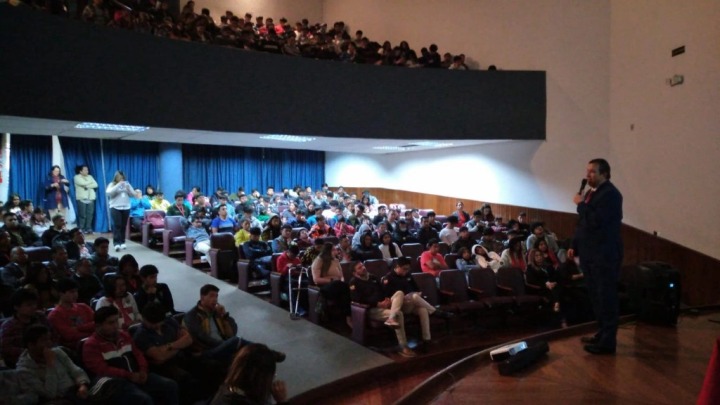 fundacionPOLIT's tweet image. 🌟 CAMBIO DE CHIP: Un proyecto que dejó huella 🌟

En 2024, Cambio de Chip fue reconocido a nivel nacional como una de las iniciativas más destacadas en la prevención del delito juvenil en Ecuador. 🇪🇨

💥 Más de 10.000 jóvenes capacitados en todo el país.