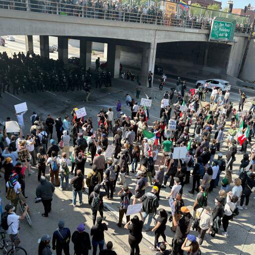 I was a patrol officer in the 1992 LA riots. It literally took the National guard, hundreds of police officers from other states and from around the world to regain law and order in Los Angeles…  Trump gonna F around and find out #ICE #Deportation