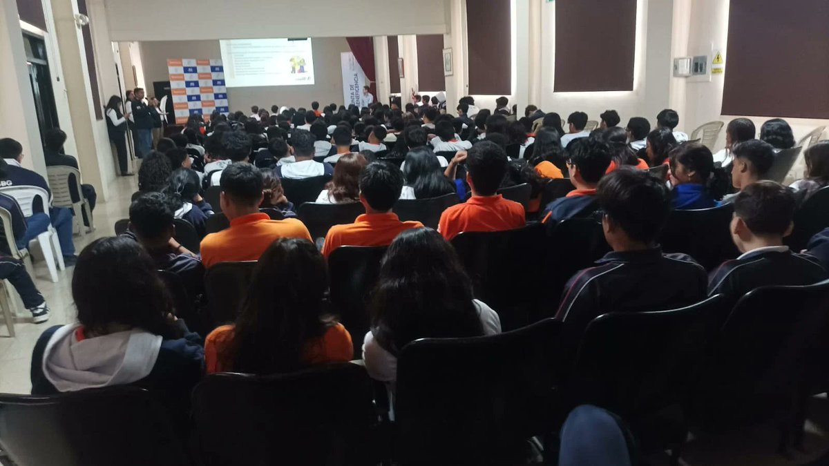 fundacionPOLIT's tweet image. 🌟 CAMBIO DE CHIP: Un proyecto que dejó huella 🌟

En 2024, Cambio de Chip fue reconocido a nivel nacional como una de las iniciativas más destacadas en la prevención del delito juvenil en Ecuador. 🇪🇨

💥 Más de 10.000 jóvenes capacitados en todo el país.