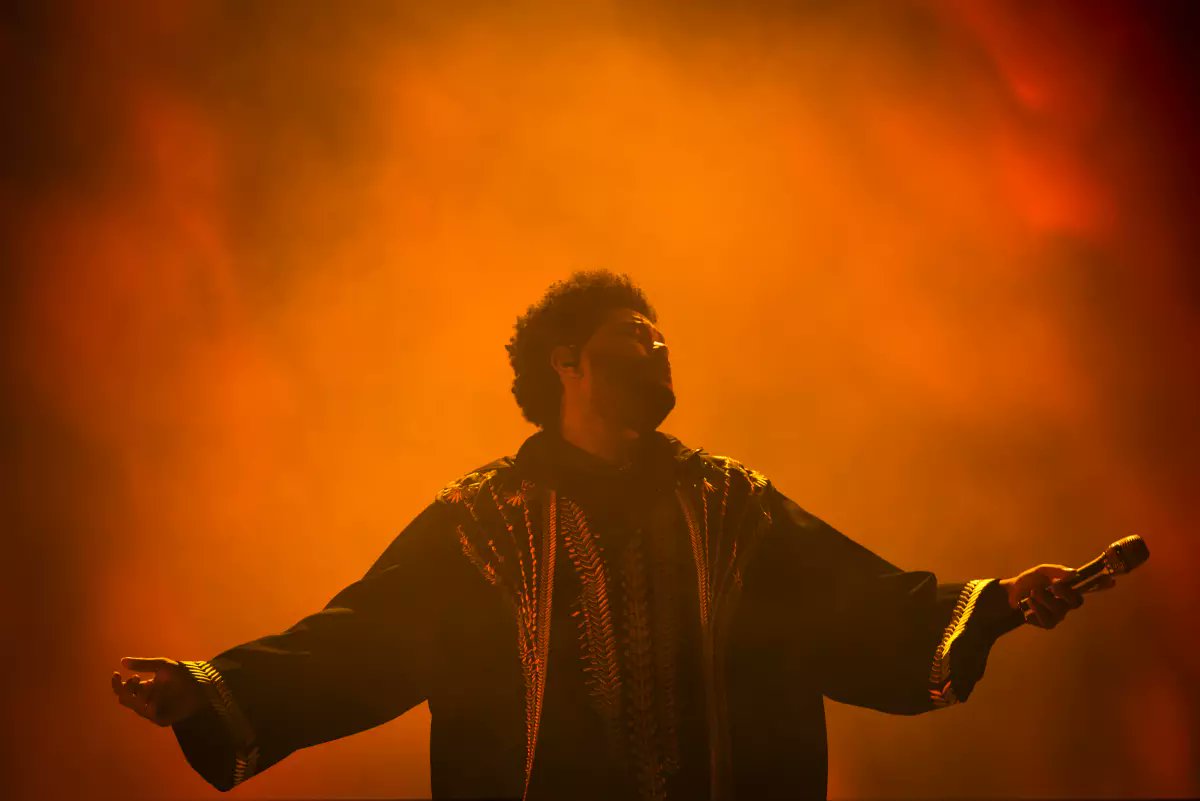 GtCAxS0XQAExMTQ?format=jpg&name=medium Not Kanye, Not Jay-Z… The First Black Artist to Do This at MetLife Is The Weeknd!