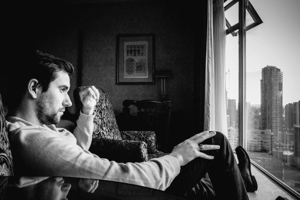 ظنّت أنها كسرتني ، لم تدرك أنني كنت أراقب

انهياري بفضول، لا بألم.
#رُكـام