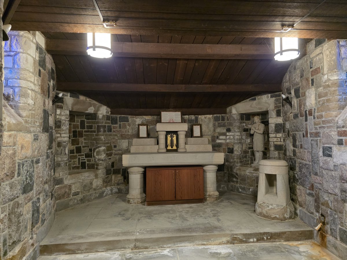 AlexanderBegin's tweet image. In the June 8, 2025 Tridentine Community News: Crypt Altar at St. Hugo Stone Chapel; Austin Hotel Chapel; Napa Institute Conference Offers Traditional Masses
windsorlatinmass.org/wtnews/250608.…
