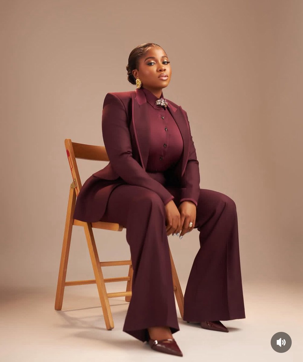 ElitesAfrica's tweet image. Celebrity designer Veekee James celebrates her 30th birthday today with a massive 20-foot-tall cake, valued at ₦18 MILLION! 

What are your thoughts on this grand celebration? 👇

#VeekeeJames #BirthdayBash #₦18MCake #NigerianDesigner Wike #LoveIsland skales Ojude Oba