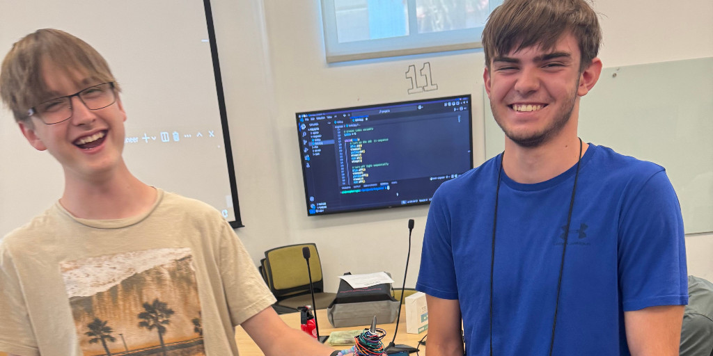 PSLNMState's tweet image. Day 6 of STEM Mavericks: Students got hands-on with breadboards, exploring engineering &amp;amp; coding. Two even built a working electromagnet using spare wires, scissors &amp;amp; a 9V battery! @dodcdao @LCPSnet @NMSU_engineer @gadsdenisd_NM