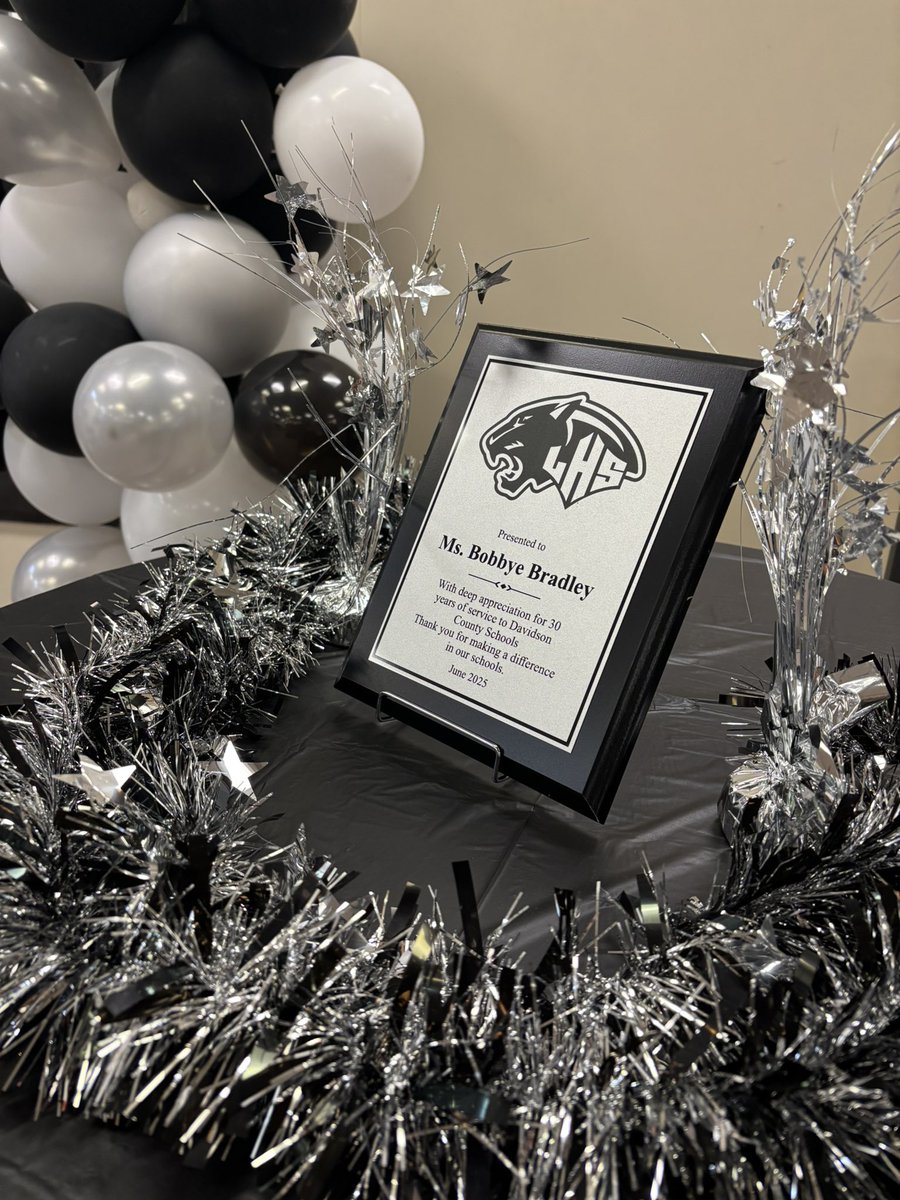 Lead_with_Z's tweet image. We got the opportunity to celebrate the retirement of one and only Mrs. Bradley!  There simply aren’t enough words to describe her….iykyk. There will never be another like her! 🤍🩶🖤 #Retirement #LedfordProud #OnlyOne