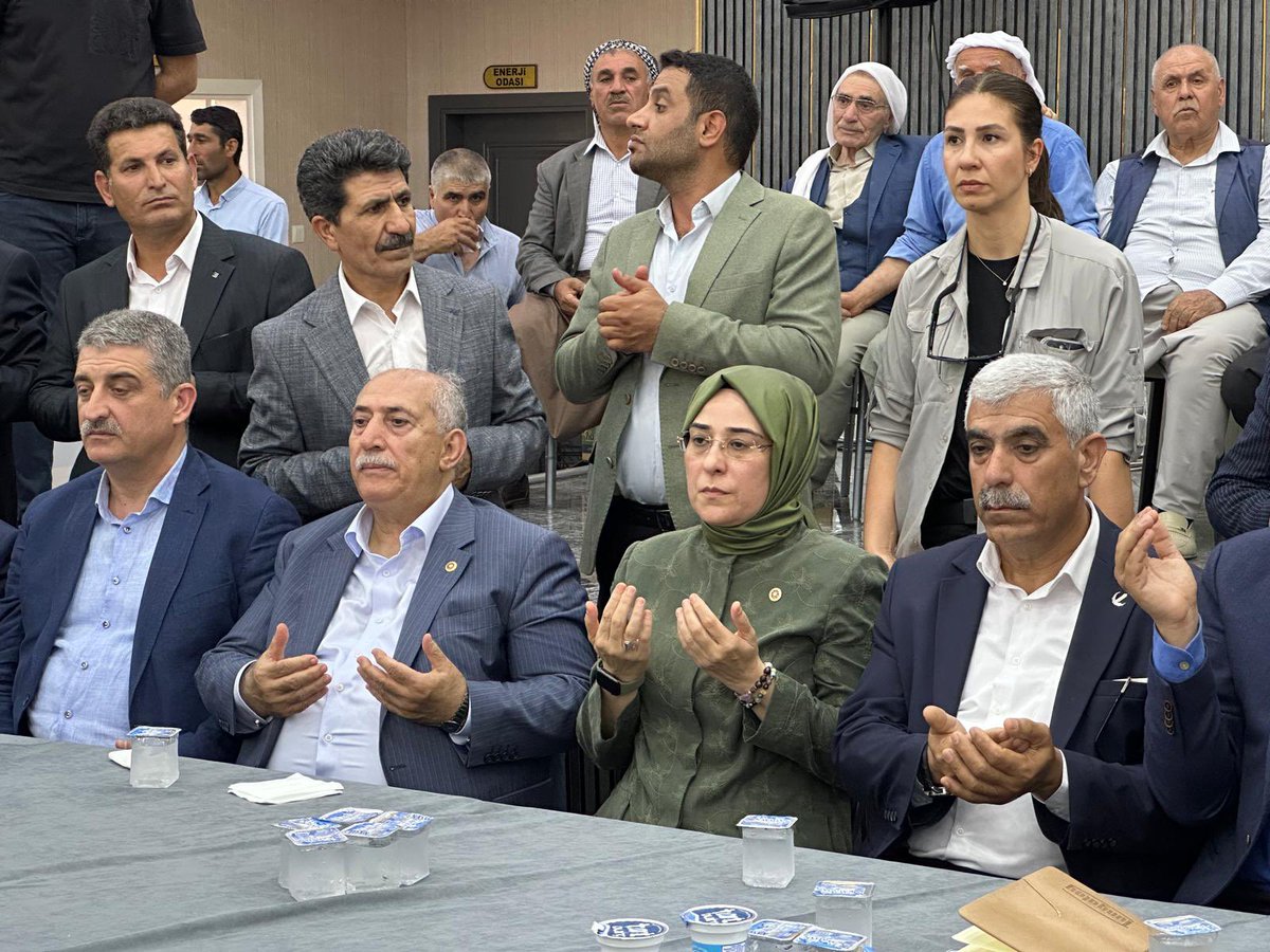 📍 Viranşehir’de Barış Sağlandı

Yaklaşık 5 yıldır süren kan davası, bugün barışla sona erdi.

Emeği geçen herkese teşekkür ederiz.
Allah kabul etsin.

#Viranşehir #Barış #Kardeşlik