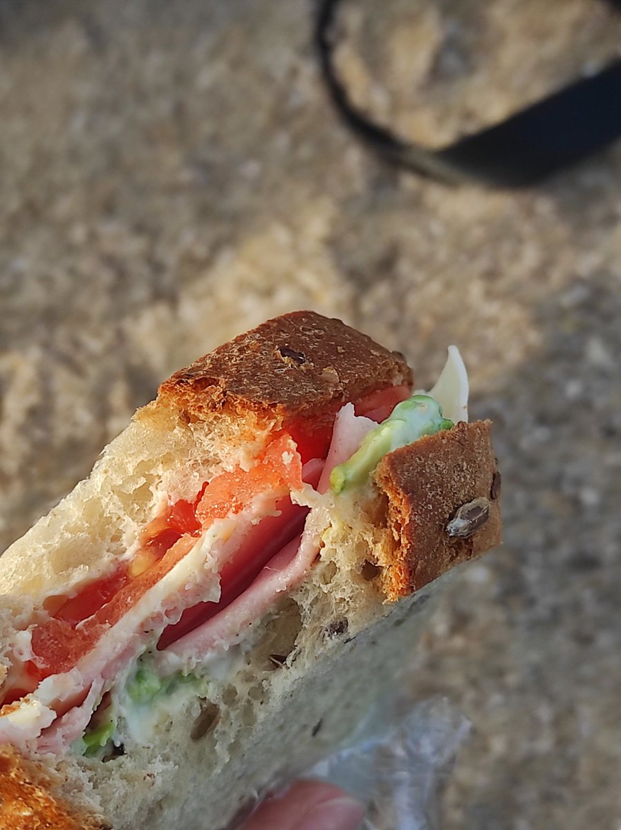 palotakara's tweet photo. imaginate salir de tu casa caminar dos cuadras y pum merienda mirando el mar https://t.co/vctqNqFgrV